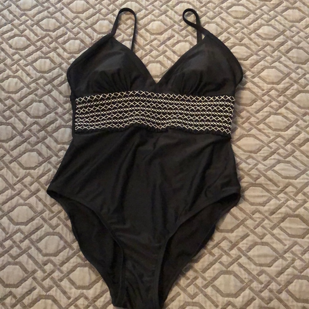 Kona Sol swim suit Sz M black excellent condition